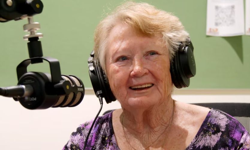 Τρόφιμοι γηροκομείου έκαναν podcast για να κρατήσουν συντροφιά σε ηλικιωμένους που είναι μόνοι