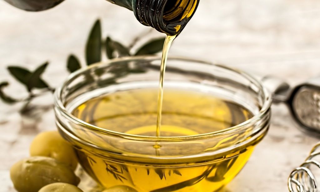 Ορυκτέλαιο και θραύσματα γυαλιού στο φαγητό μας – Απάτες με ελαιόλαδο στην ΕΕ