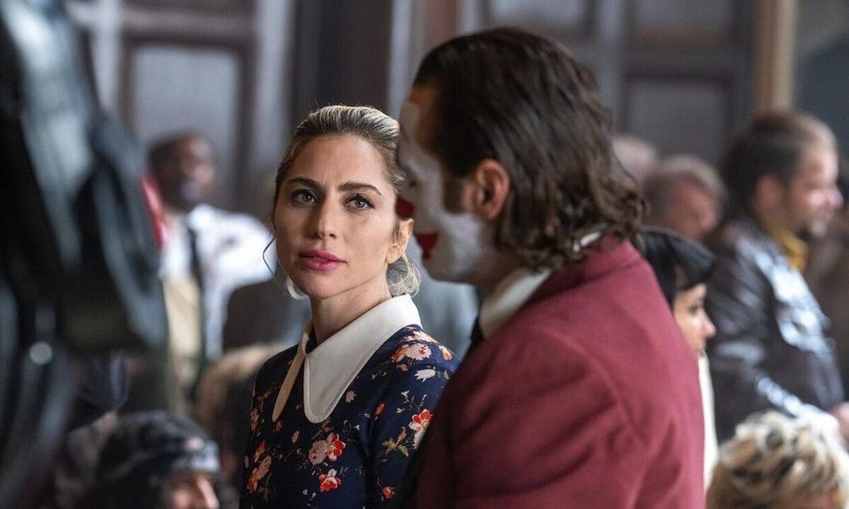 Γιοακίν Φίνιξ: «Η Lady Gaga έφτυσε τον καφέ της όταν με άκουσε να τραγουδάω για πρώτη φορά»