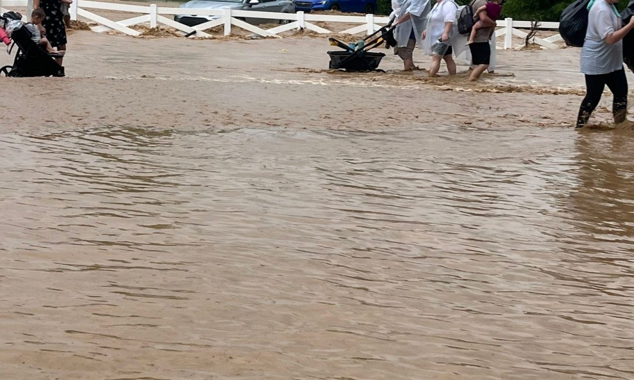 Το θεματικό πάρκο της Ντόλι Πάρτον, Dollywood πλημμύρισε