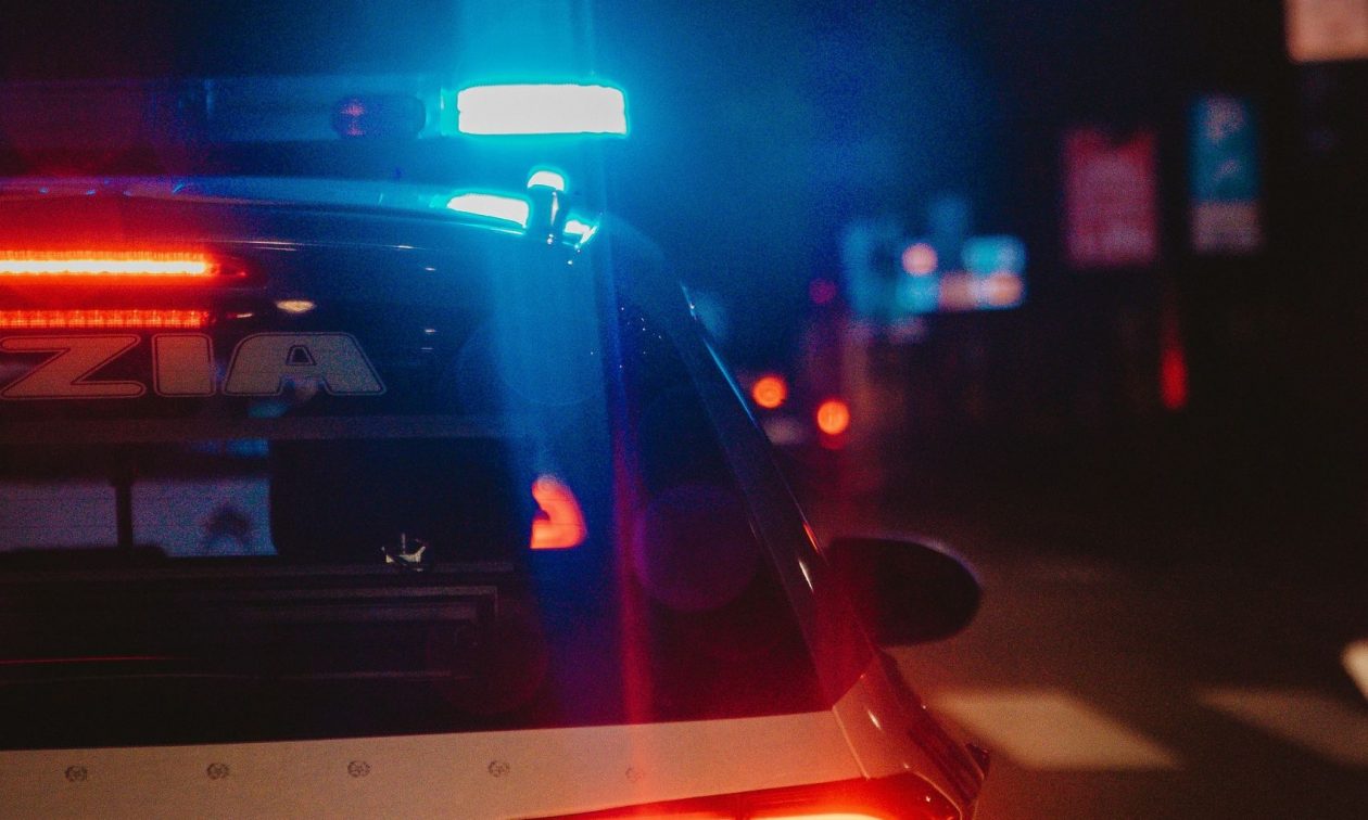 Ιταλία: Ήρωας δέκα χρονών κατέβηκε στο δρόμο και σταμάτησε περιπολικό για να σώσει τη μητέρα του