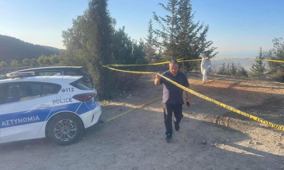 Συναγερμός στην Κύπρο: Εντοπίστηκαν δύο απανθρακωμένοι σοροί μέσα σε καμένο όχημα