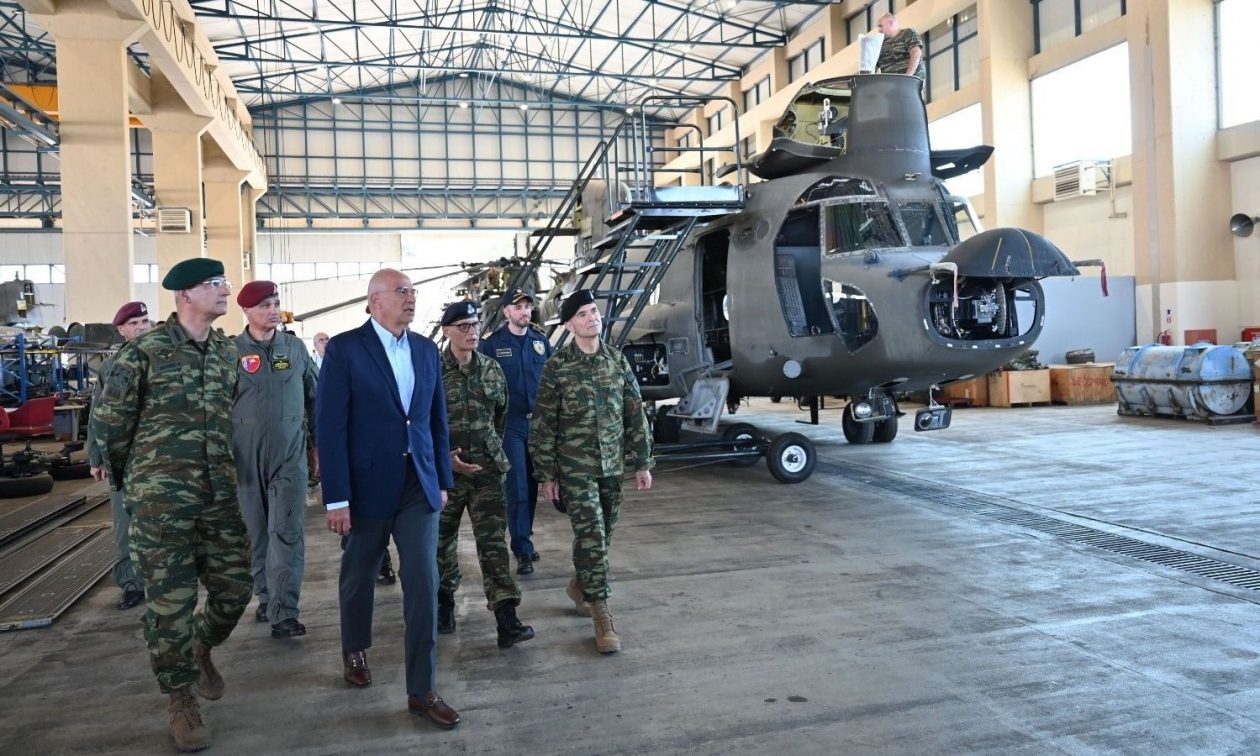 Δένδιας: Προχωράμε στην προμήθεια καινούργιων ελικοπτέρων Black Hawk 