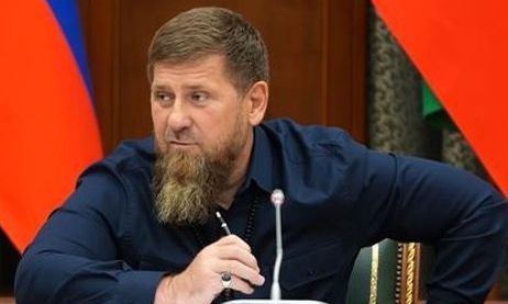 Καντίροφ: «Θα πυροβολώ όποιον καλεί την κόρη μου να βγάλει το χιτζάμπ της»