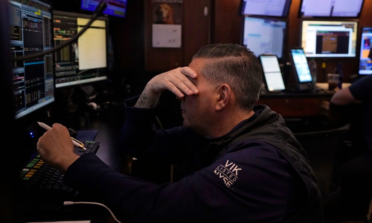 Άρον άρον φεύγουν οι επενδυτές από τις μετοχές – Καταρρέει η Ευρώπη, βυθίζεται η Wall Street
