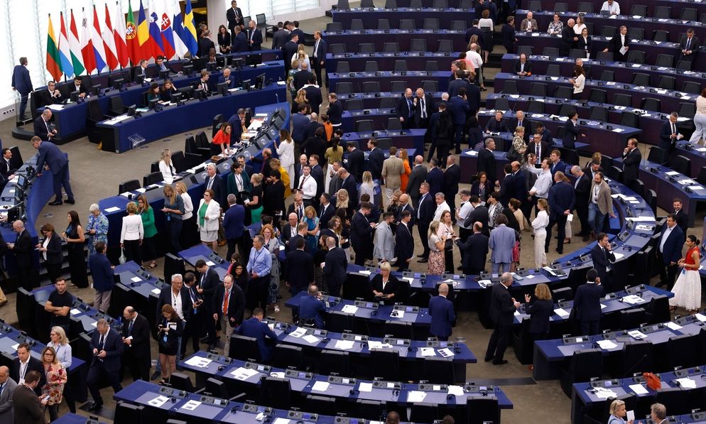 ΕΕ: Τέλος τα δωρεάν εισιτήρια για τους αξιωματούχους – «To κοινό δυσκολεύεται να πληρώσει…»