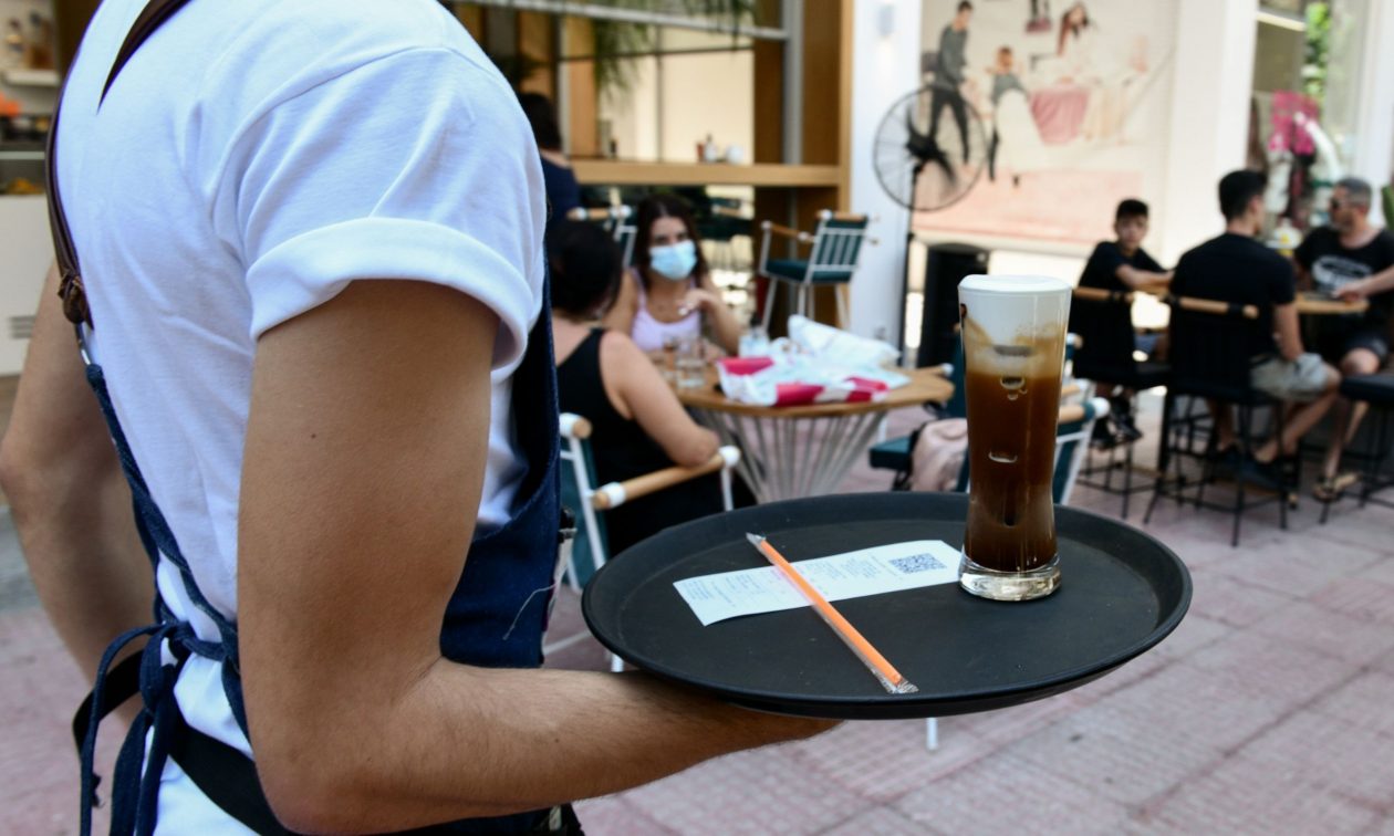 Πώς θα αμειφθεί η εργασία την αργία του Δεκαπενταύγουστου – Η ανακοίνωση της ΓΣΕΕ