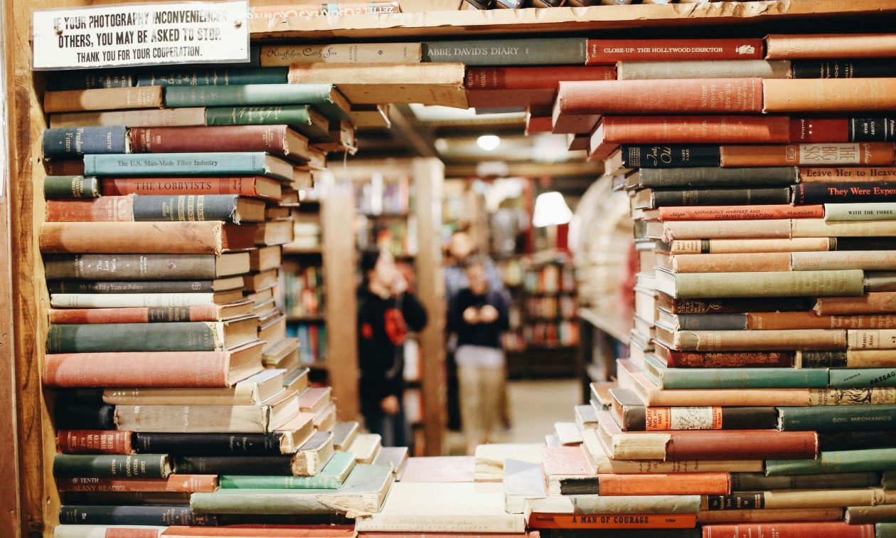 ΔΥΠΑ: Από αύριο ξεκινούν οι αιτήσεις για τα voucher 25 ευρώ για βιβλία – Ποιοι είναι οι δικαιούχοι