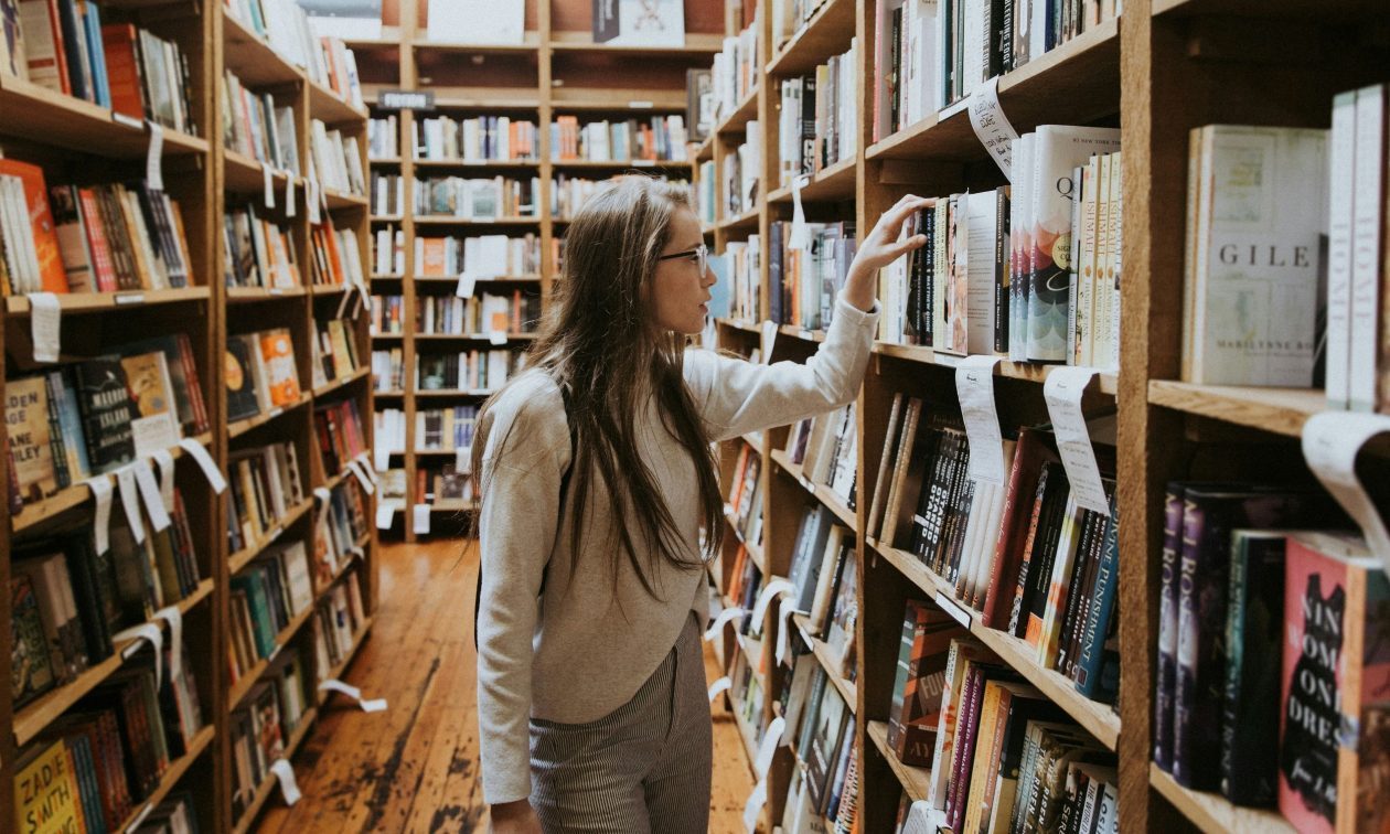 ΔΥΠΑ: Σήμερα ξεκινούν οι αιτήσεις για τα voucher βιβλίων