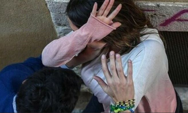 Ιταλία: 10χρονος έσωσε τη μητέρα του από τον βίαιο σύντροφό της – «Μικρός, αλλά τόσο μεγάλος ήρωας»