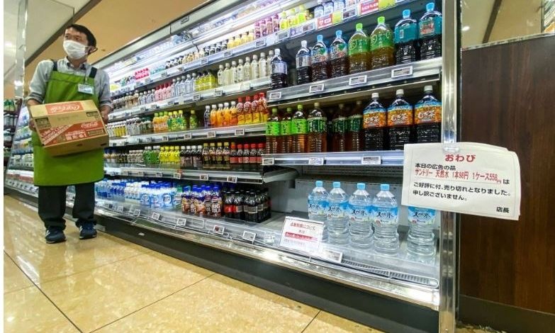 Ιαπωνία: «Αδειάζουν» τα σούπερ μάρκετ μετά την προειδοποίηση για μεγασεισμό – Με δελτίο το νερό