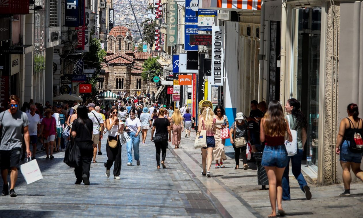 Θερινές εκπτώσεις: Αντίστροφη μέτρηση για τη λήξη τους – Τι πρέπει να ξέρουν οι καταναλωτές