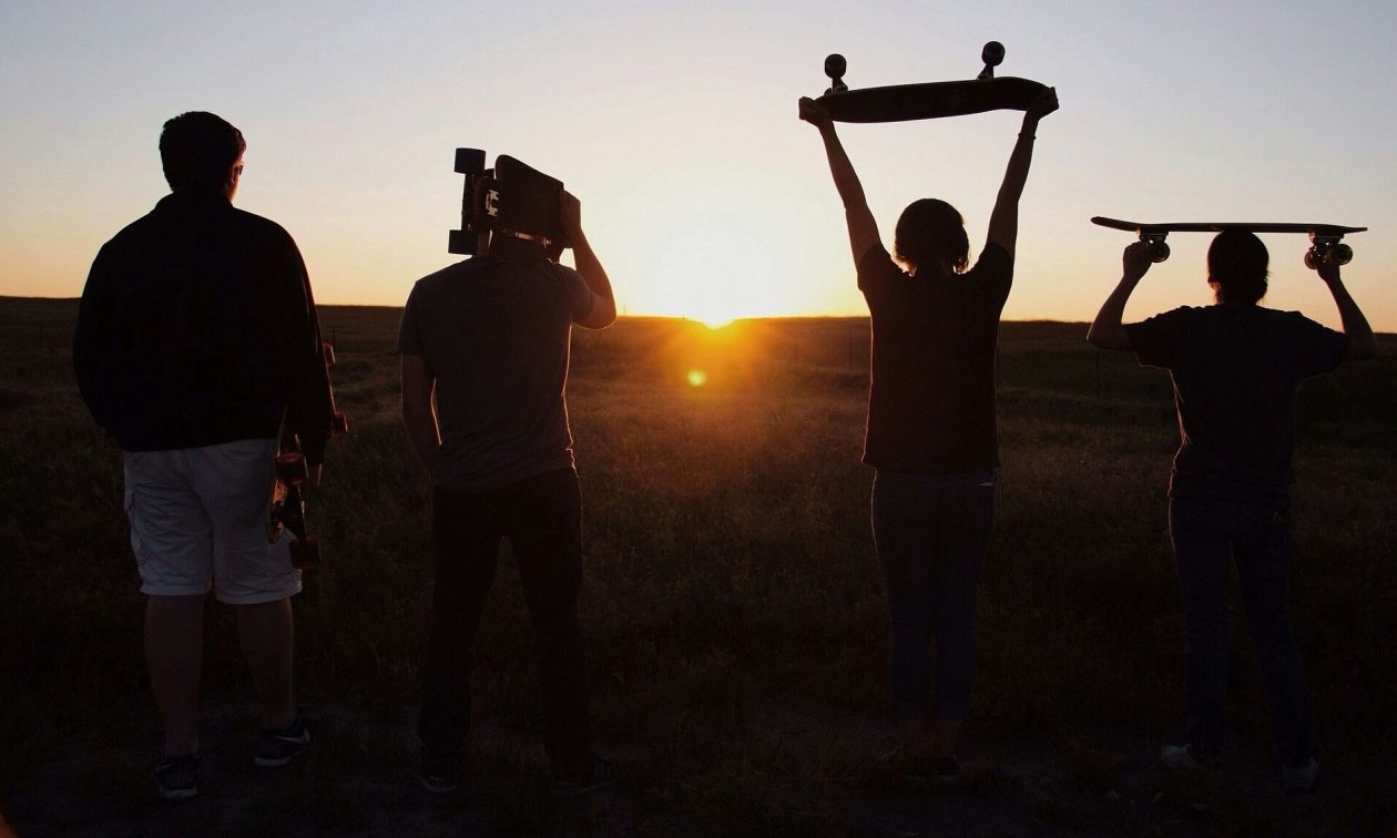 Η ανεργία των νέων στο χαμηλότερο επίπεδο των τελευταίων 15 χρόνων παγκοσμίως