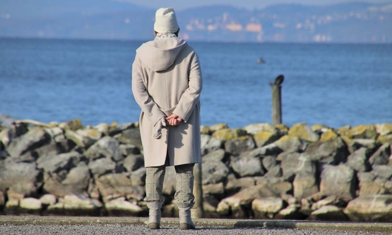 Συντάξεις: Πώς ωφελούνται οι παλιοί ασφαλισμένοι για να βγουν νωρίτερα – Τα βήματα