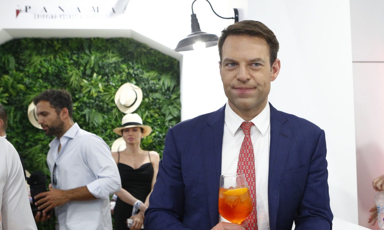 Οργή σε «Αυγή» και «Κόκκινο» για Κασσελάκη – «Τους έχει απλήρωτους και ανοίγει λίστες γάμου»