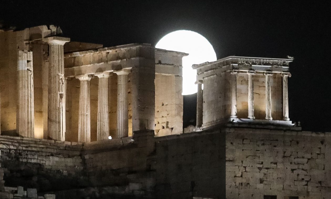 Πανσέληνος Αυγούστου: Η σούπερ σελήνη που θα «φωτίσει» τον ουρανό απόψε – Όσα πρέπει να ξέρετε