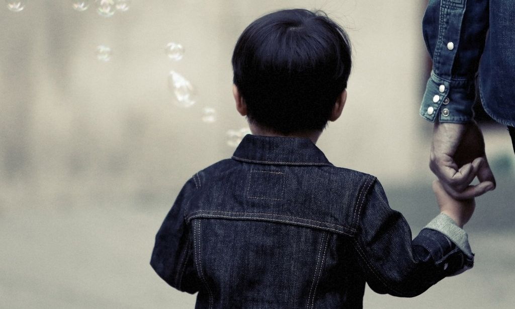 Επιδόματα: Ποια θα χορηγούνται υποχρεωτικά μέσω προπληρωμένης κάρτας