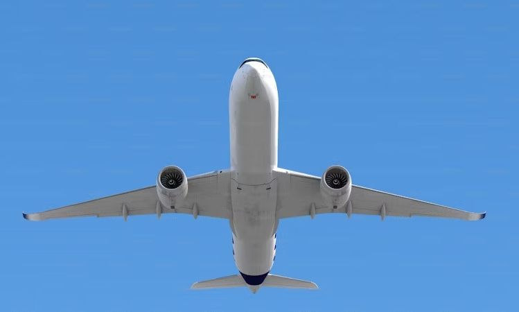 Αναγκαστική αλλαγή πορείας για πτήση από Κέρκυρα προς Λονδίνο λόγω τραυματισμού αεροσυνοδών
