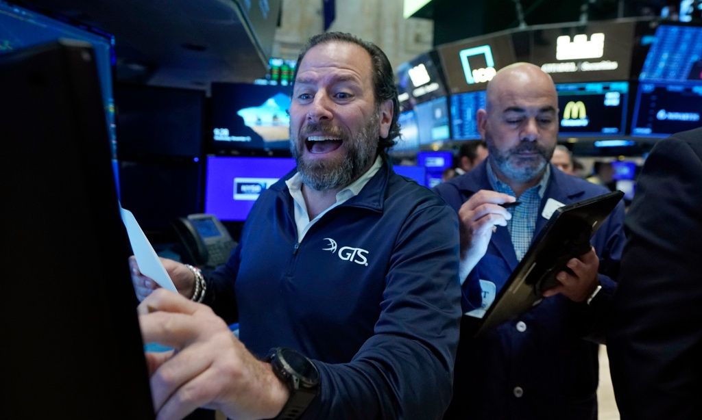 Άνοδος στην Wall Street με ελπίδες για μείωση των επιτοκίων από τη Fed