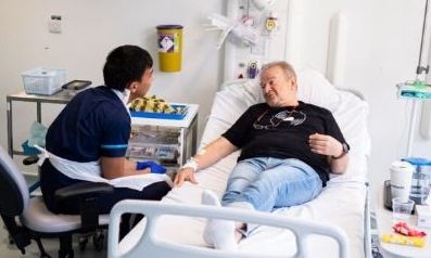 Βρετανία: Ένας 67χρονος μαραθωνοδρόμος ο πρώτος λήπτης του εμβολίου κατά του καρκίνου του πνεύμονα