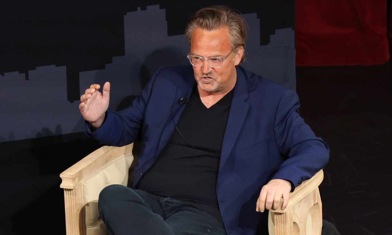 Μάθιου Πέρι: Η πρώην σύντροφος του ζητά να συνεχιστεί η έρευνα για τον θάνατο του