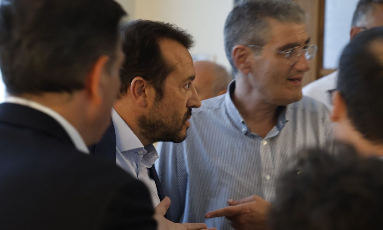 Ο Κασσελάκης κάνει πάλι «μύλο» το κόμμα του: Αιφνίδια «καρατόμηση» Φάμελλου που κάνει «αντάρτικο»