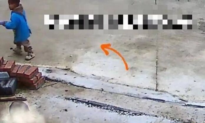 1579154-085e4036-0_cctv-shows-moment-boy-4-drowns-while-his-grandfather-is-absorbed-in-phone.jpg