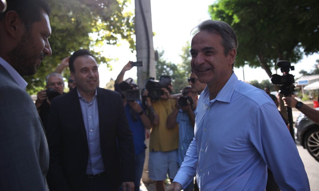 Στη Λάρισα ο Κυριάκος Μητσοτάκης – Επισκέπτεται το Κτηματολογικό Γραφείο Θεσσαλίας