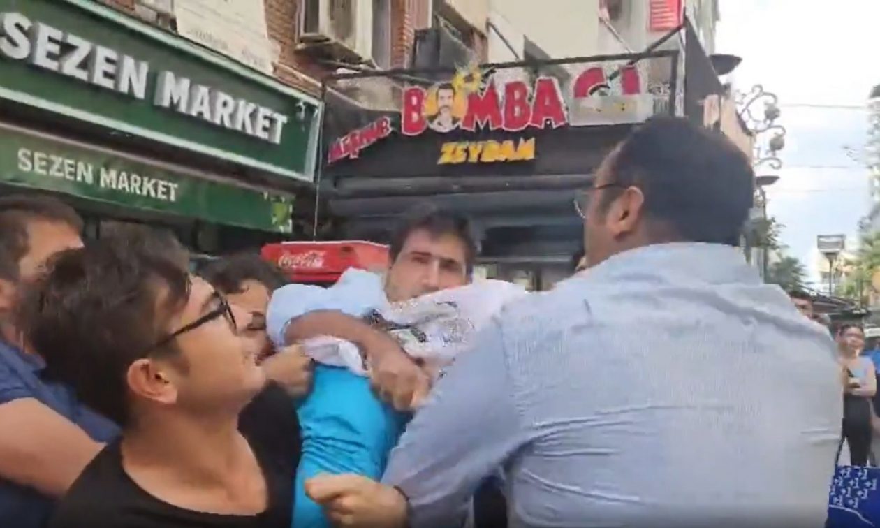 Τουρκία: Απίστευτες εικόνες από επίθεση νεαρών σε Αμερικάνους στρατιώτες – Δείτε βίντεο