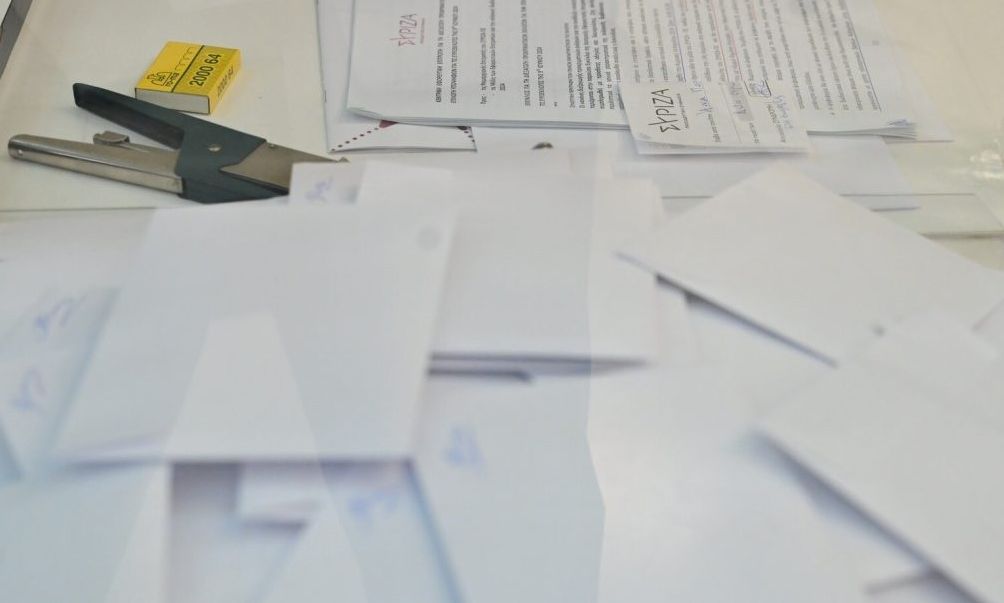 Δημοσκόπηση MRB: Διατηρεί δυνάμεις η ΝΔ – Δεύτερο κόμμα το ΠΑΣΟΚ, 4 μονάδες κάτω ο ΣΥΡΙΖΑ