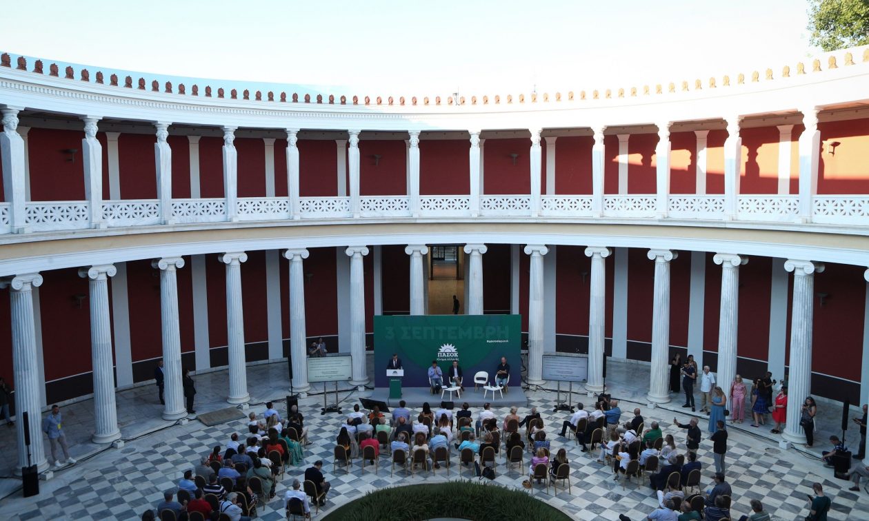 50 χρόνια ΠΑΣΟΚ – Ανδρουλάκης: Δίνει ραντεβού σήμερα στο Ζάππειο για να «γιορτάσουμε όλοι ενωμένοι»