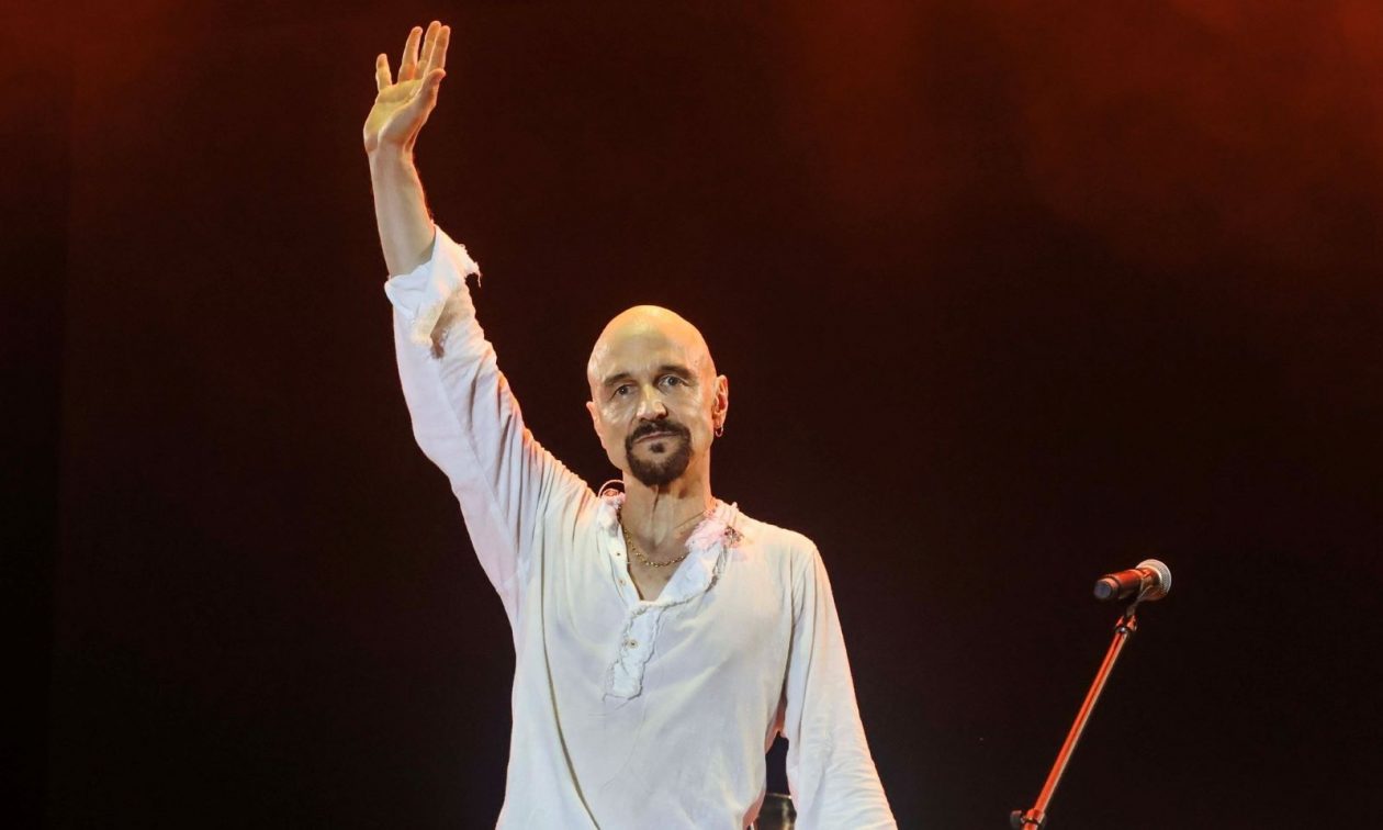 James: Συναυλία έκπληξη στην πλατεία Συντάγματος