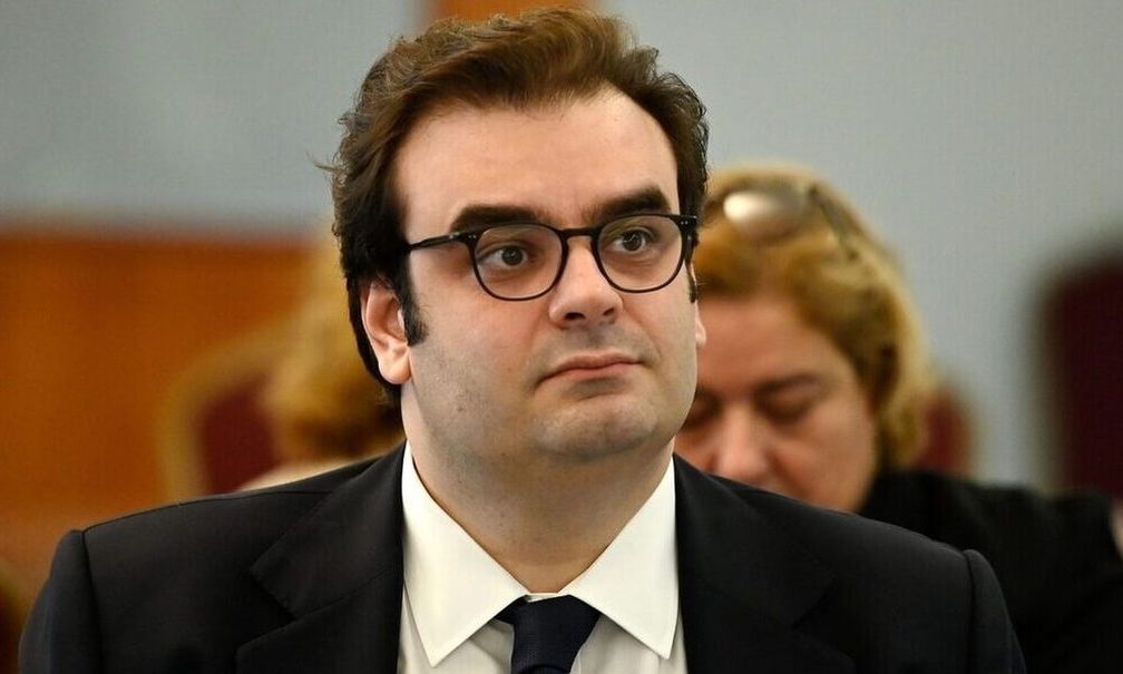 Πιερρακάκης: Μια ημέρα αποβολή στην εμφανή κατοχή και χρήση κινητού