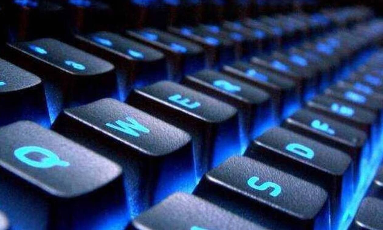 Άνδρας κατηγορείται ότι χρησιμοποιούσε bots και τεχνητή νοημοσύνη για να κερδίζει έσοδα από streams