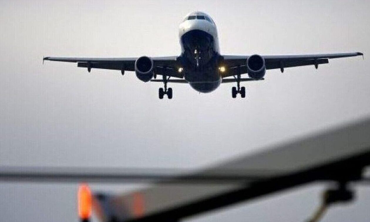 Η πτήση του τρόμου: Γυναίκα δέχτηκε φρικιαστικό σημείωμα από συνεπιβάτη της – Τι έγραφε
