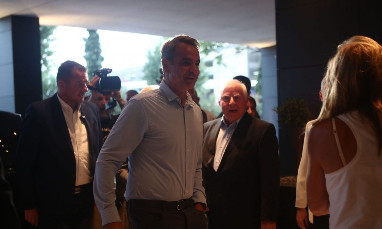 Τα «πηγαδάκια» του Μητσοτάκη με δημοσιογράφους στη Θεσσαλονίκη