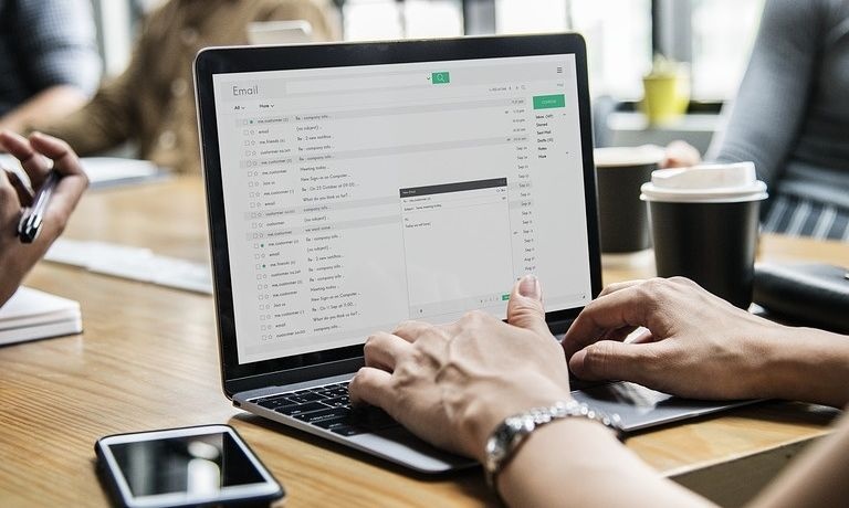 Τέλος το χαρτόσημο για πολλές συναλλαγές