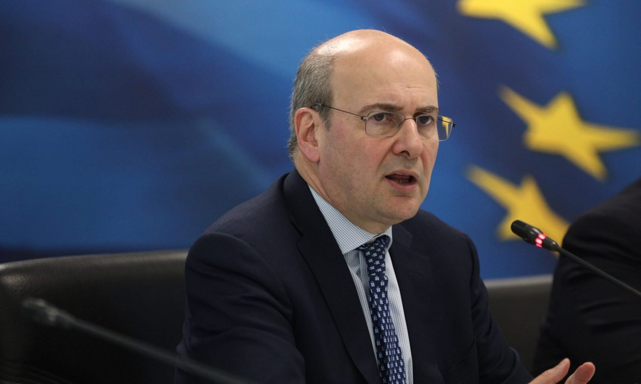 LIVE – Η εξειδίκευση των μέτρων για τις αυξήσεις αποδοχών και τις μειώσεις φόρων