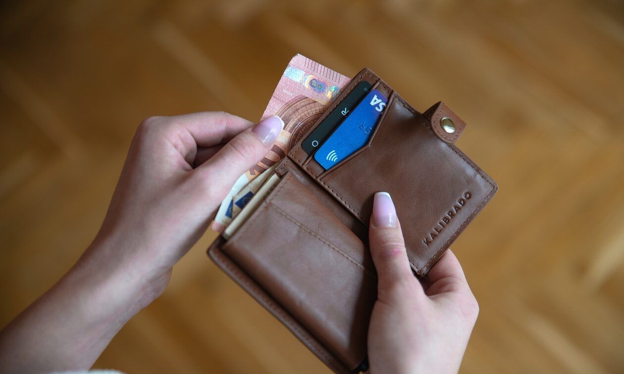 Αύξηση κατώτατου μισθού: Πόσο θα φτάσει