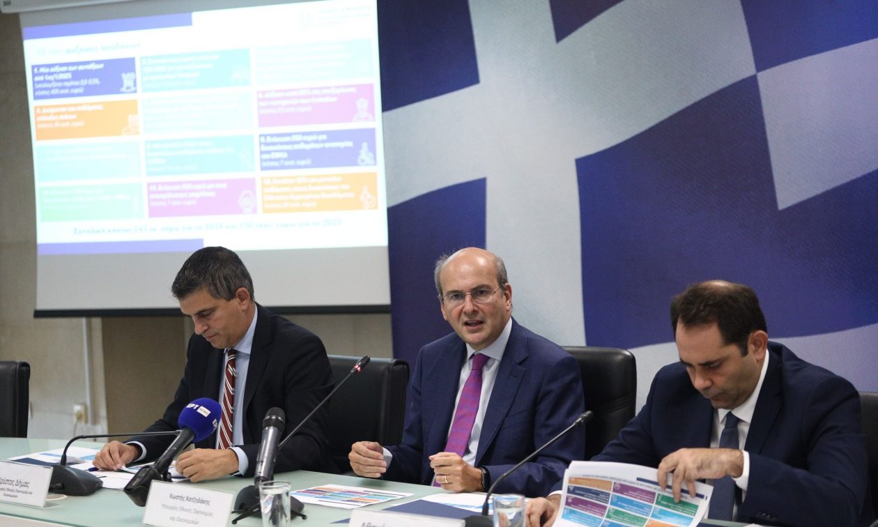 Τα νέα μέτρα που ενισχύουν το εισόδημα: 12 αυξήσεις αποδοχών και 12 μειώσεις φόρων