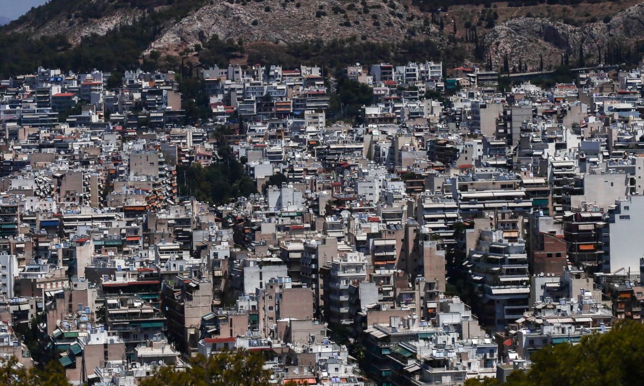 Airbnb: Σε ποιες περιοχές της Αθήνας απαγορεύονται νέες μισθώσεις τουλάχιστον για 1 έτος