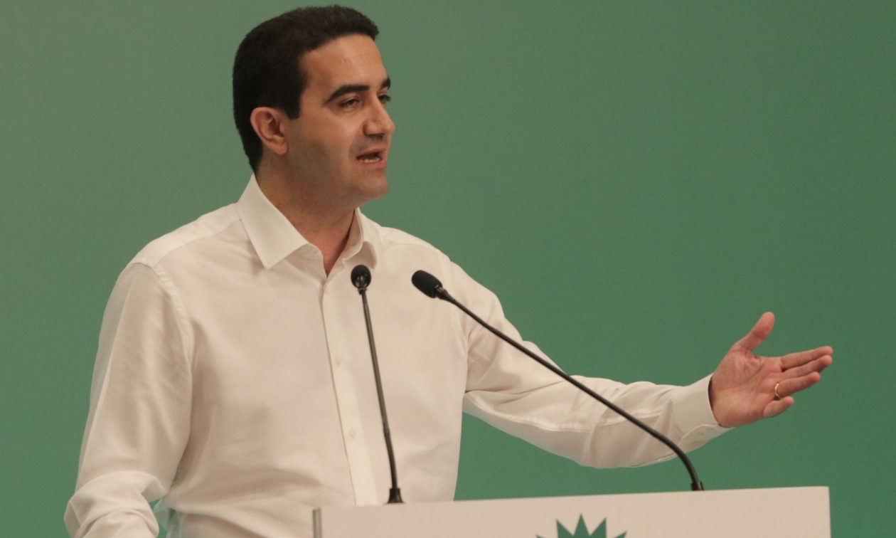 ΠΑΣΟΚ: Ο Μιχάλης Κατρίνης κατέθεσε 14.000 υπογραφές για την υποψηφιότητά του