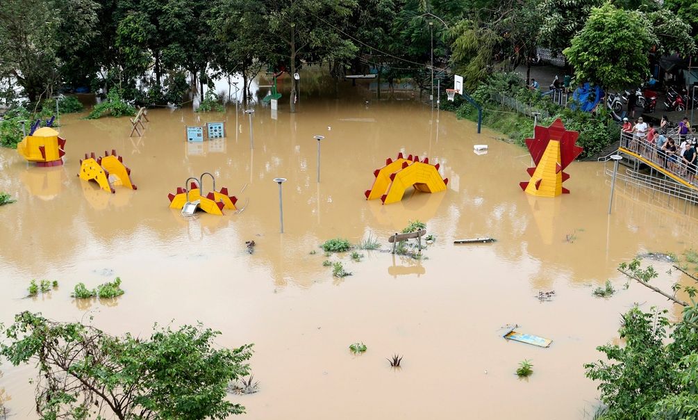 Βιετνάμ: Πάνω από 150 νεκροί από τις πλημμύρες στο Ανόι – Φόβοι οτι θα καταρρεύσει φράγμα