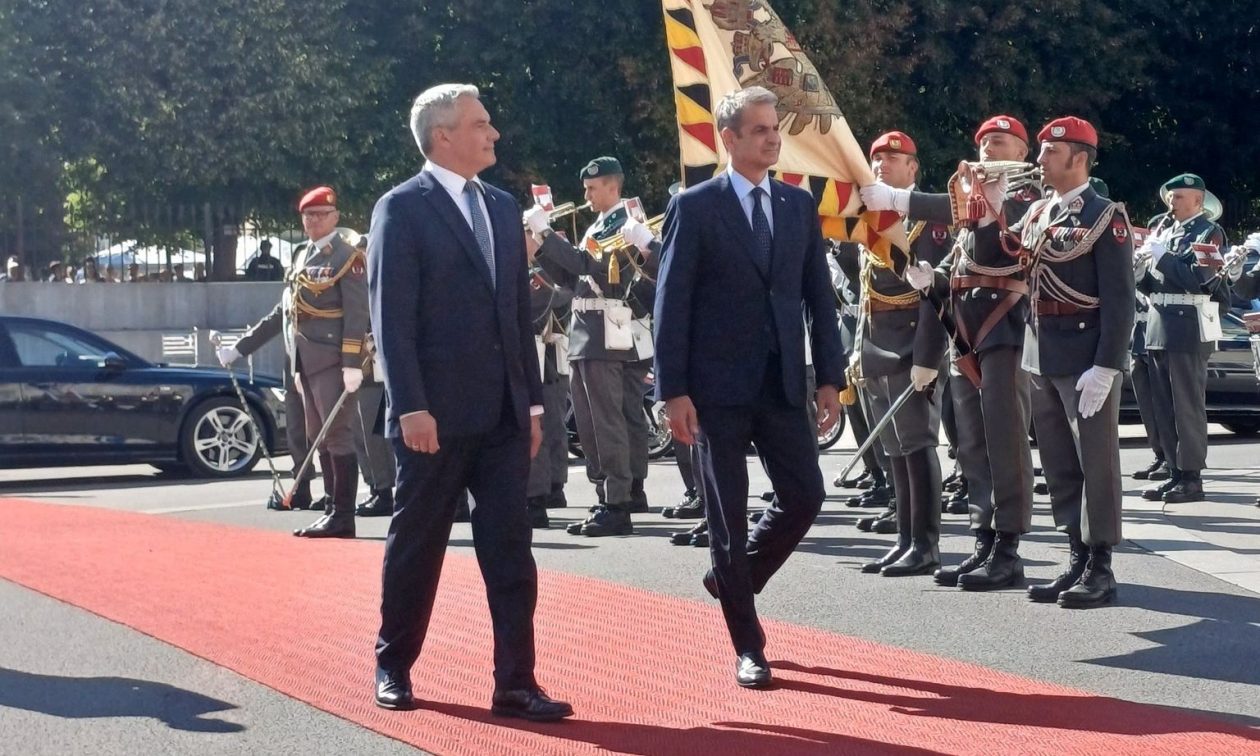 LIVE η κοινή συνέντευξη Τύπου Μητσοτάκη – Νεχάμερ από τη Βιέννη