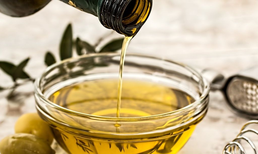 Ελαιόλαδο: «Θα εκτοξευτεί η τιμή του, θα φθάσει στον ουρανό» – Η τιμή σε παραγωγό και λιανική