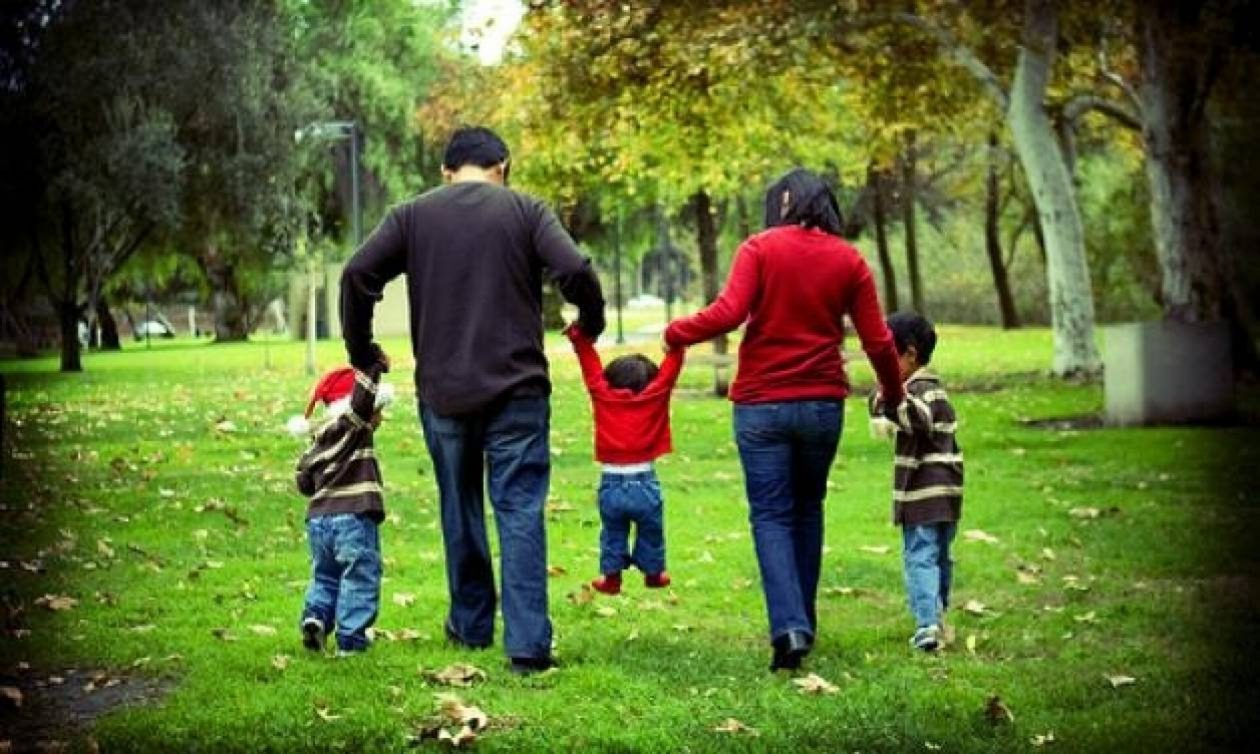 Οι τρίτεκνοι γίνονται πολύτεκνοι – Όλα τα δικαιώματα που αποκτούν