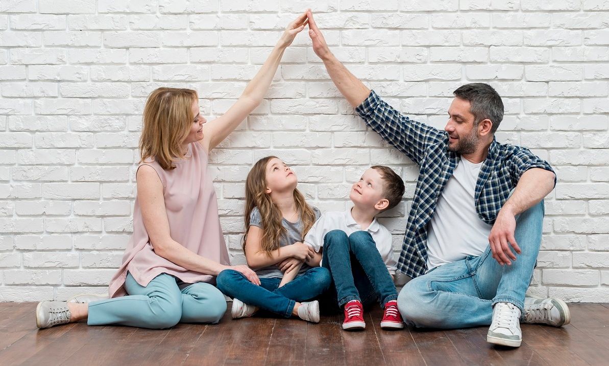 Οικογενειακά επιδόματα: Ποια είναι τα κριτήρια – Πόσο αυξήθηκαν τα ποσά