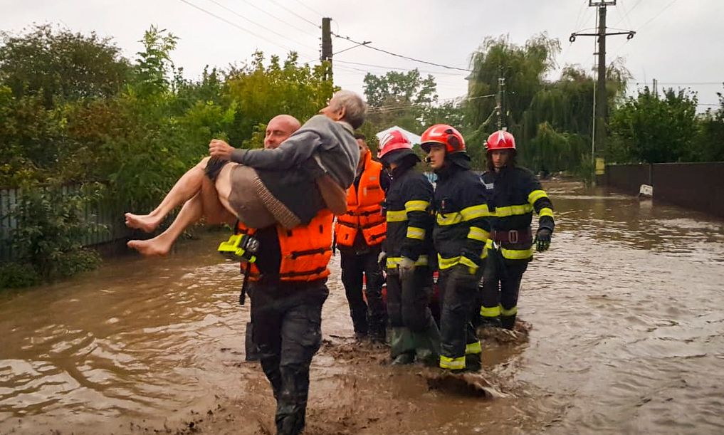 SOS για φονικές πλημμύρες στην Ευρώπη: 4 νεκροί στη Ρουμανία, θωρακίζονται Αυστρία, Τσεχία, Πολωνία