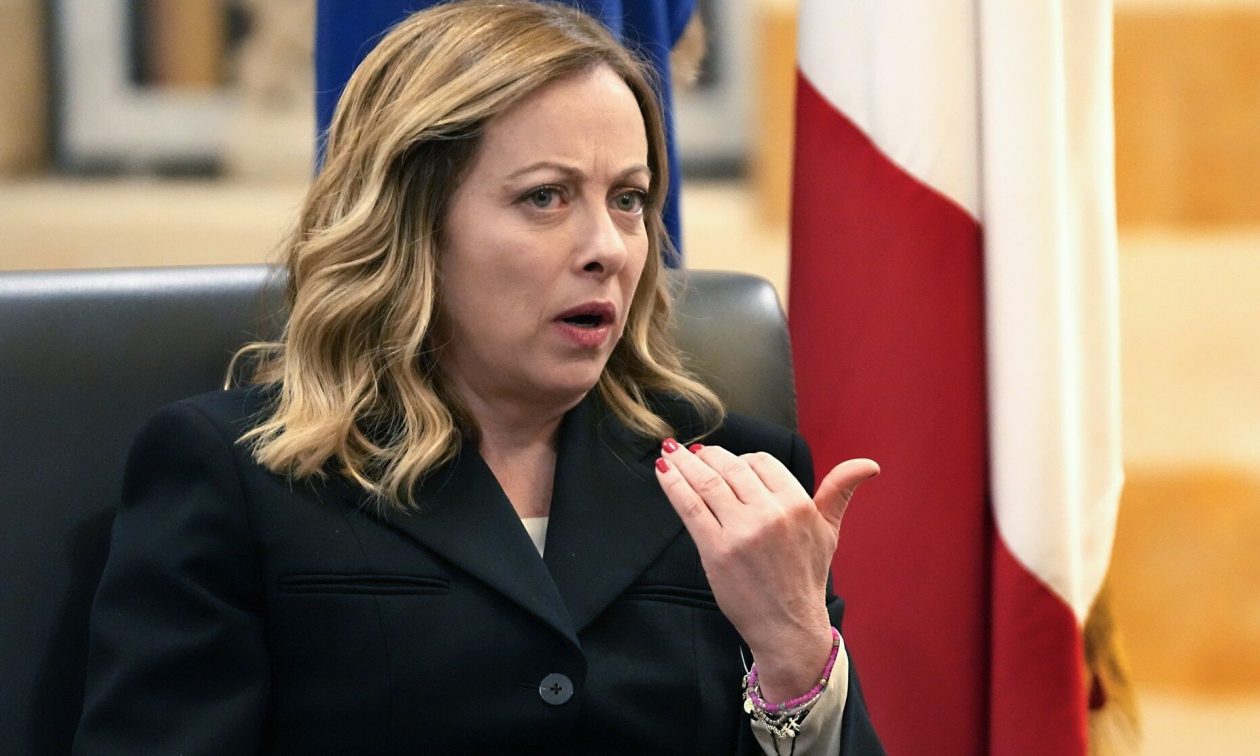 Η Μελόνι στηρίζει Σαλβίνι: Αδιανόητο να κινδυνεύει να καταδικαστεί επειδή υπερασπίστηκε τα σύνορα