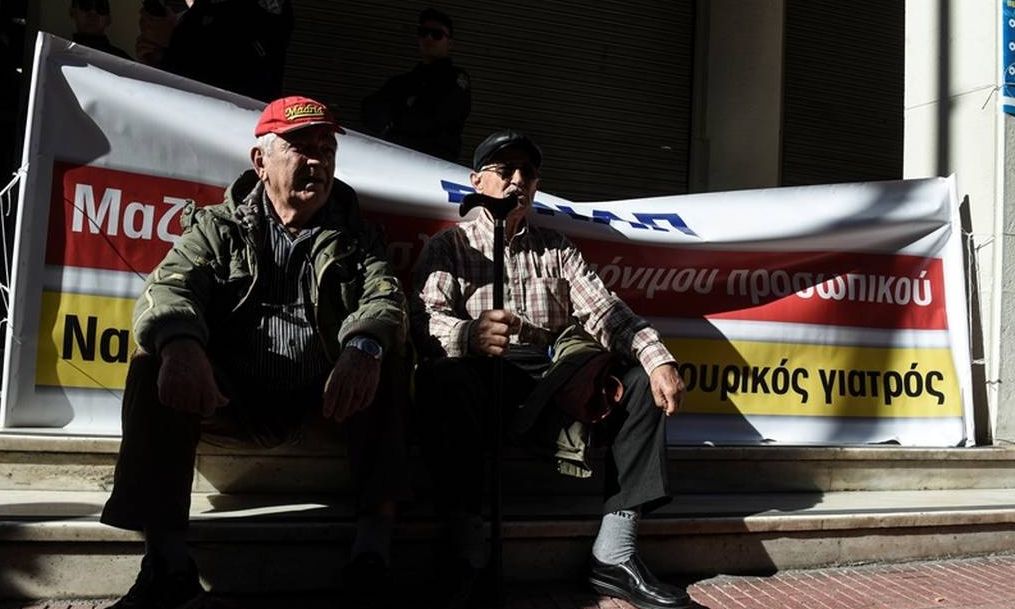 Χιλιάδες συνταξιούχοι κινδυνεύουν με μείωση των συντάξεων λόγω… αύξησής τους – Ποιους αφορά